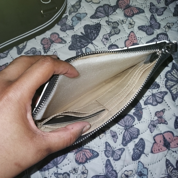 Clutch - Picture 2 of 3